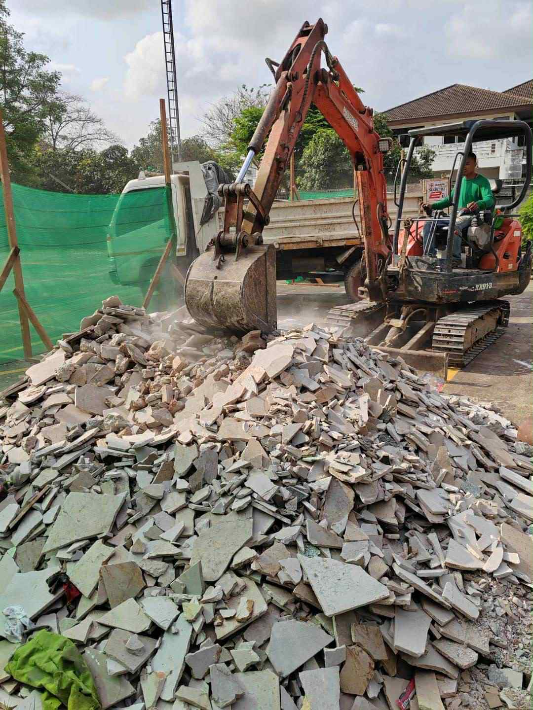 รับเหมาเคลียร์พื้นที่